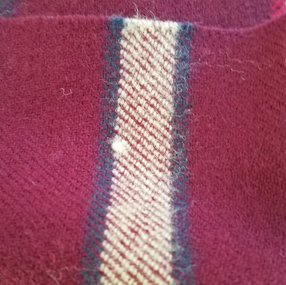 Handcraft,INC. 100% Virgin Wool Plaid Scarf - Picture 6 of 7